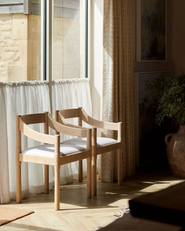 The Carimate Chair 🪑

Designed by Vico Magistretti in 1959 for a golf club in northern Italy, the Carimate blends Scandi style with Italian flair, an icon of modern design.

We’ve reimagined this classic for CINNY in two finishes we love: natural oak and high-gloss @farrowandball Tanners Brown. Each chair comes with a custom CINNY seat pad in your fabric of choice, for comfort and style.

A timeless piece, made our way.

Scroll to the end to see the Carimate club in all its glory. 

#carimatechair