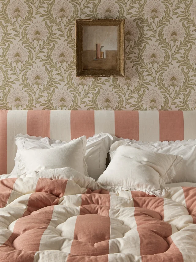 Elevate the everyday with one of our signature Eiderdowns, tailor-made to measure to fit your bed and beautifully hand-finished 🤎

Quilted for comfort and filled with the finest down, each piece is made to order in your chosen fabric and designed to last. A timeless layer of warmth and softness, the perfect finishing touch, season after season, to your room.